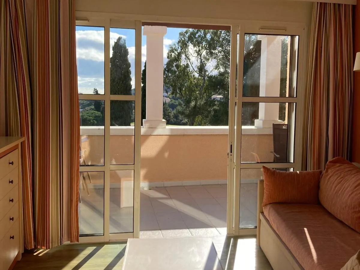 Appartement 3 Pieces Avec Terrasse, Piscine Et Parking A Saint-Raphael - Fr-1-504-606
