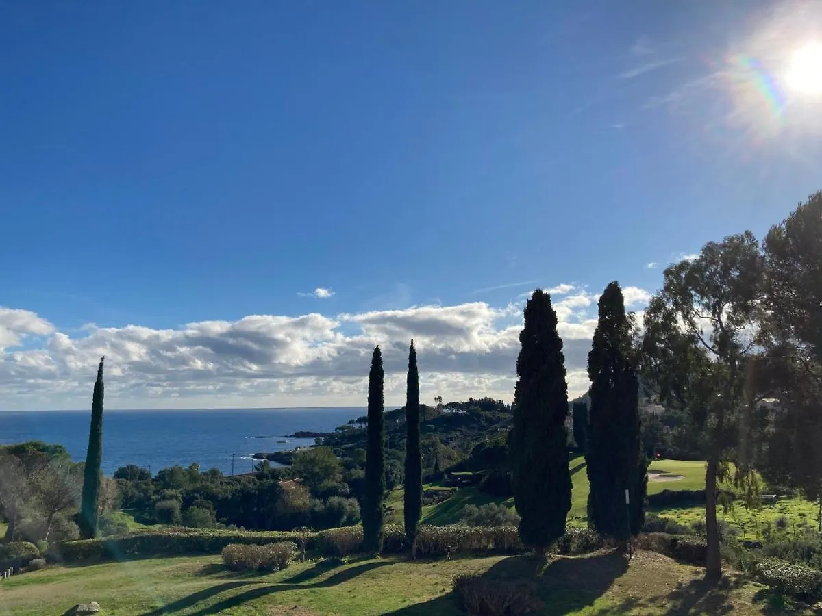 Appartement 3 Pieces Avec Terrasse, Piscine Et Parking A Saint-Raphael - Fr-1-504-606 Saint-Raphael (Var)