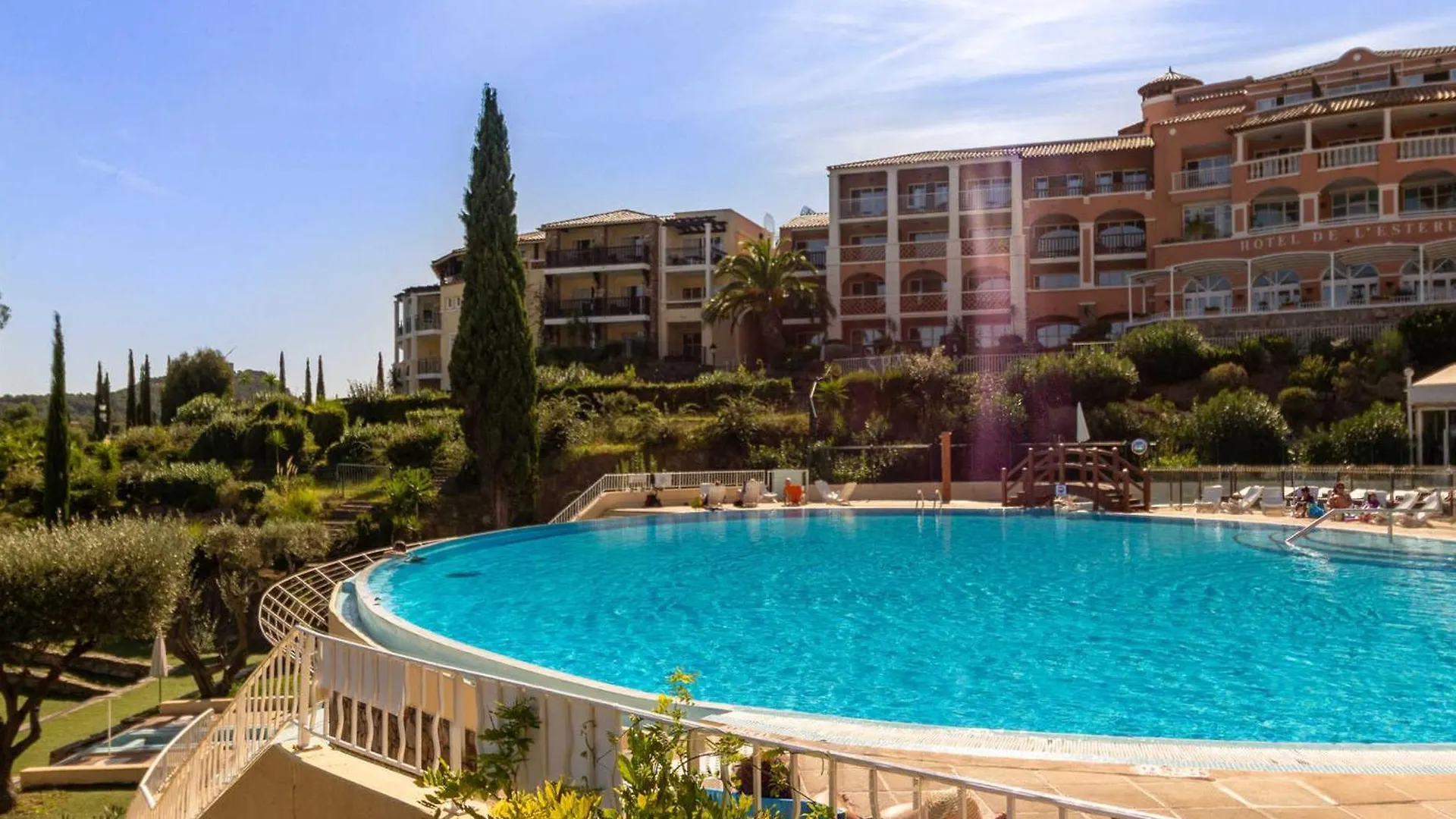 Apartment Appartement 3 Pieces Avec Terrasse, Piscine Et Parking A Saint-Raphael - Fr-1-504-606