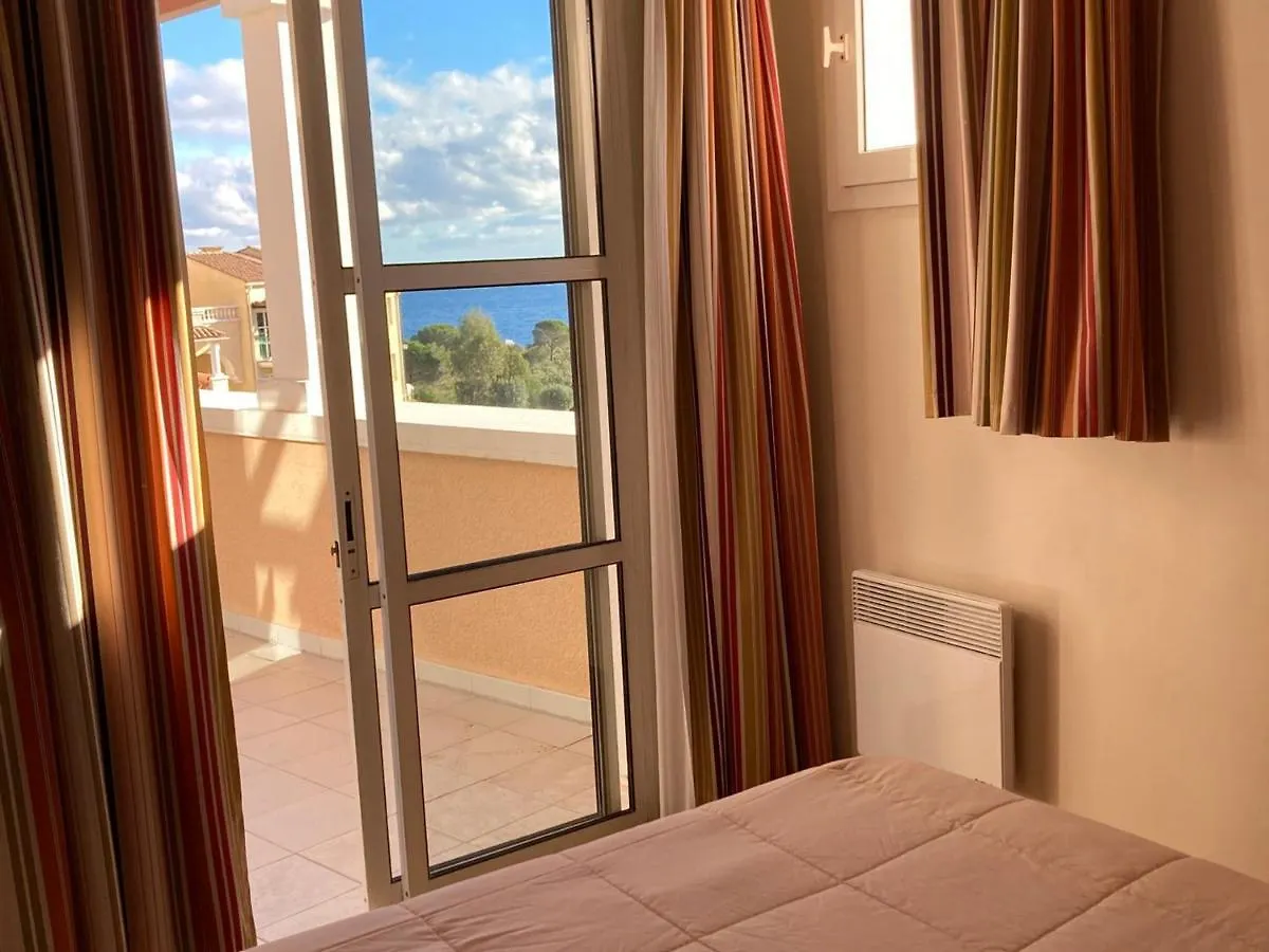 Appartement 3 Pieces Avec Terrasse, Piscine Et Parking A Saint-Raphael - Fr-1-504-606 Apartment