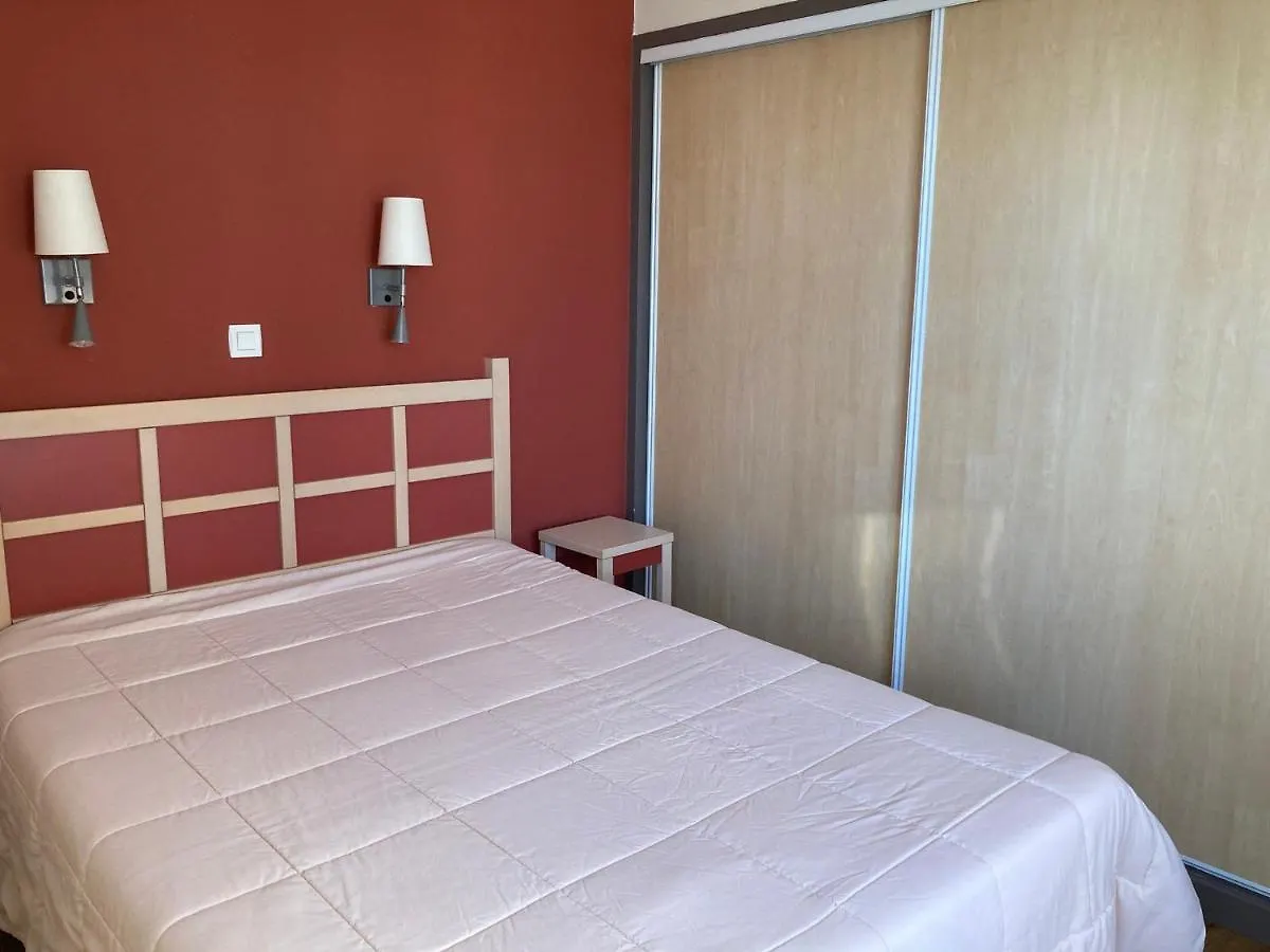 Appartement 3 Pieces Avec Terrasse, Piscine Et Parking A Saint-Raphael - Fr-1-504-606